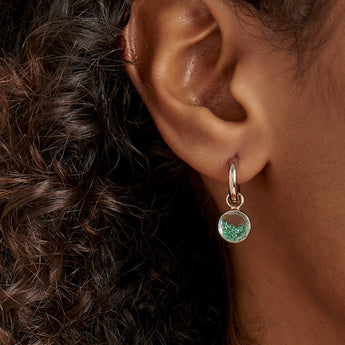 Emerald Shaker Huggies Earrings - Moritz Glik emeralds Hoops Core