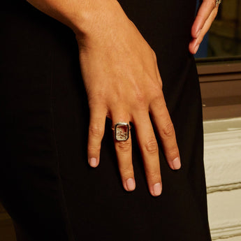 Antique Ring product_description_first_two_sentences - shop_name