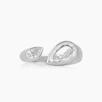 Plural Open Ring in 18 karat gold by MORITZ GLIK